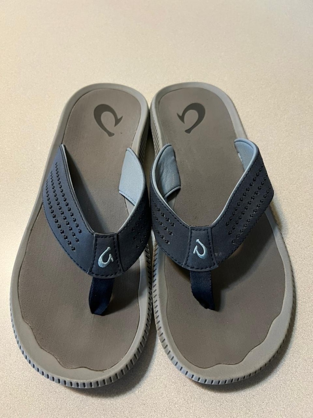 OluKai Men's Gray Footbed with Navy Straps Flip-Flops